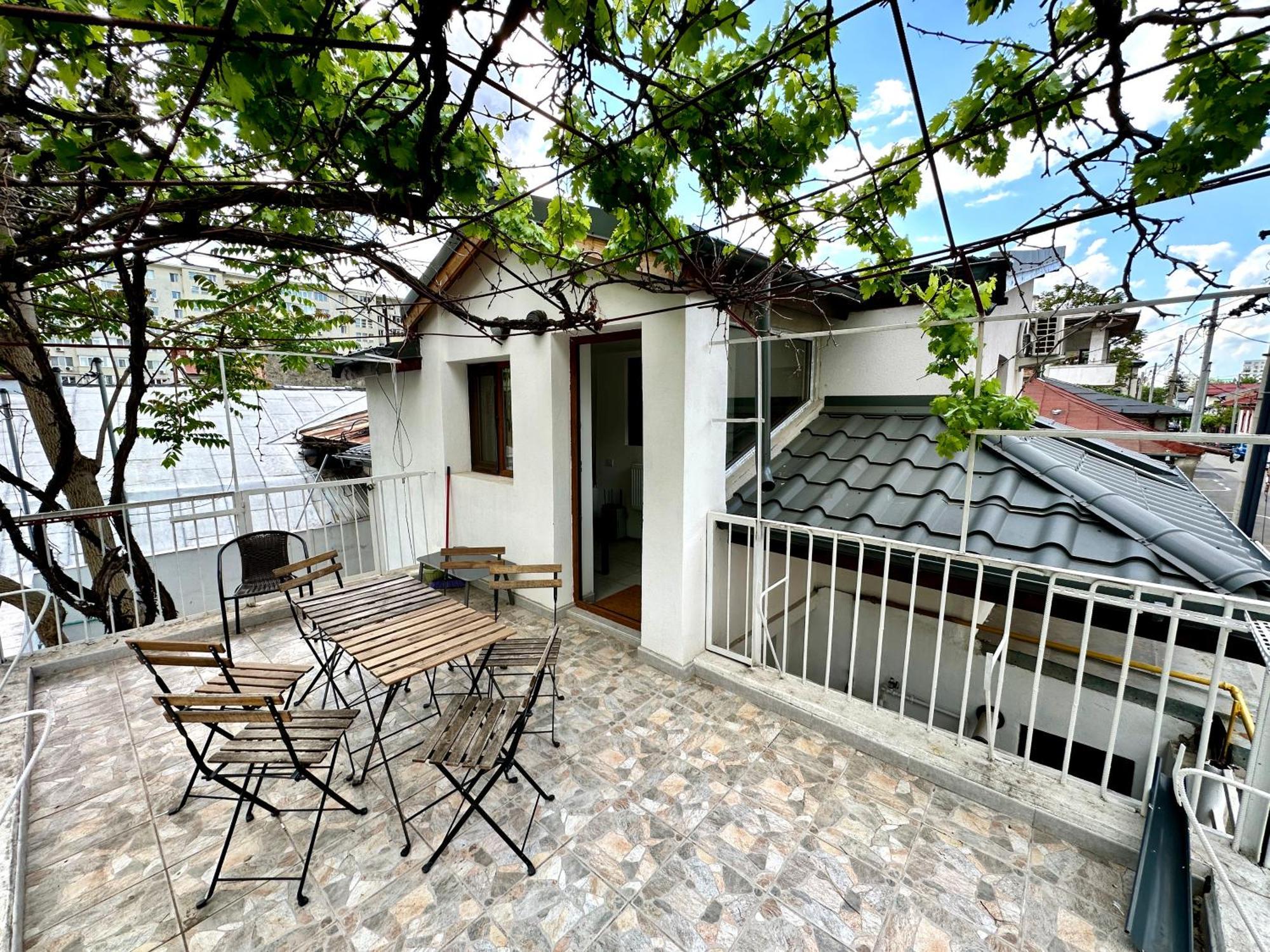 Interbelic House With Courtyard And Terrace Βίλα Βουκουρέστι Εξωτερικό φωτογραφία